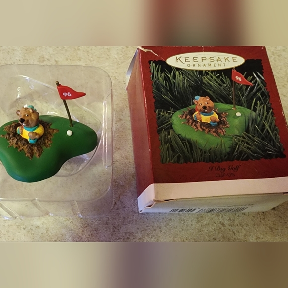 1996 Hallmark keepsake golf gopher ornament box has wear. - Picture 5 of 7